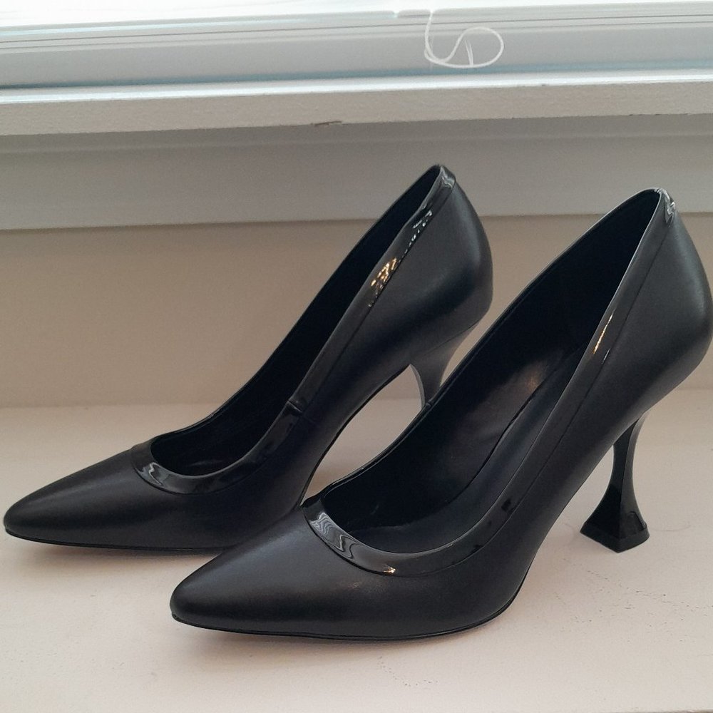 Karl Lagerfeld Tuxedo Spool Heel Black Pumps - Picture 2 of 8